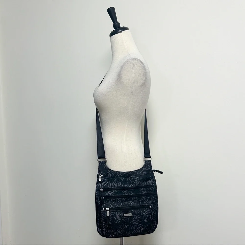 Baggallini Black Gray Onyx Floral Nylon Around Town Crossbody Bagg RFID Wristlet